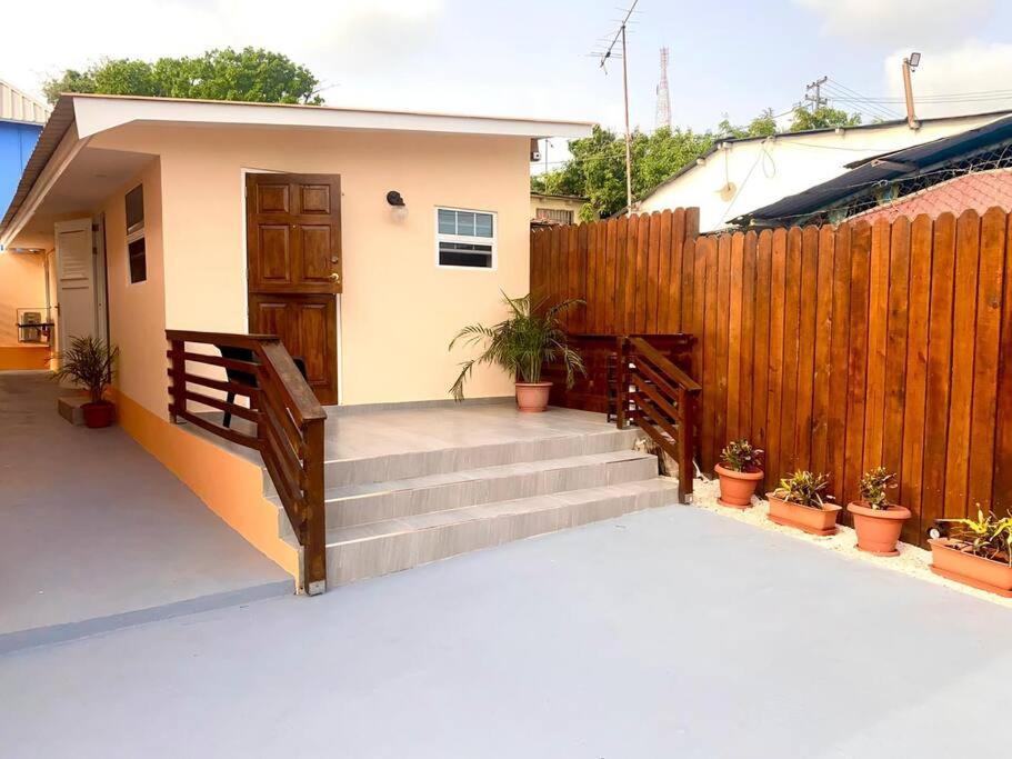 Cozy 1-Bedroom Apartment Close To City Center Willemstad Esterno foto