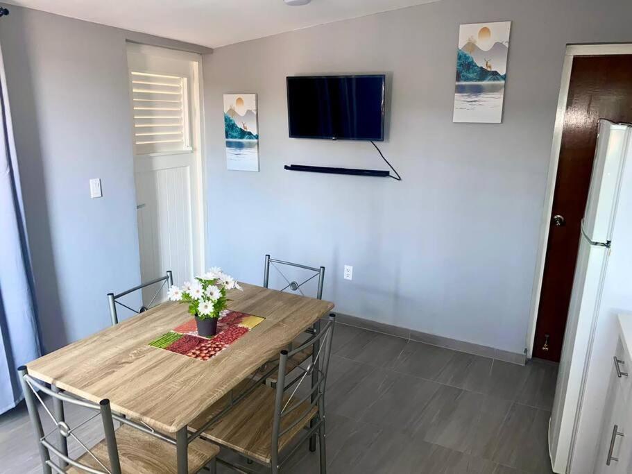 Cozy 1-Bedroom Apartment Close To City Center Willemstad Esterno foto